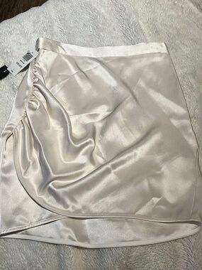 Aritzia satin skirt size 2